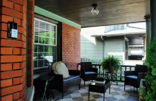 Detroit - Shoreway House | Cleveland Hideaway on Clifton