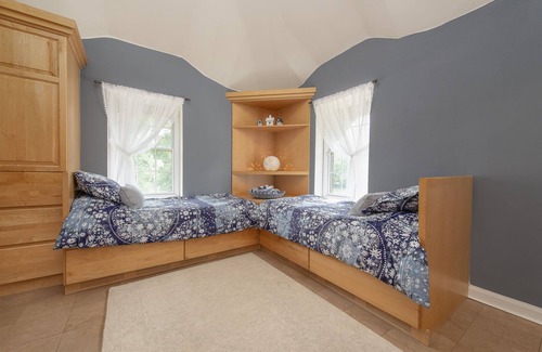 Shaker Heights House | Cleveland - Lakeside retreat in historic district! 4 mi- Cleve Clinic, UH, CWRU.