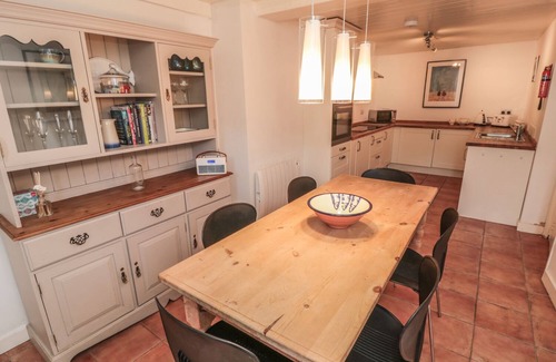 Staithes House | CLEVELYN, pet friendly, character holiday cottage in Staithes