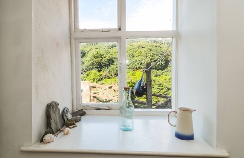 Staithes House | CLEVELYN, pet friendly, character holiday cottage in Staithes