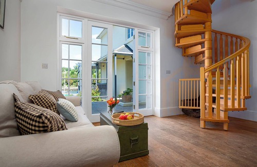 Brixham House | CLIFF COTTAGE, family friendly, with a garden in Galmpton, Torbay