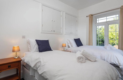 Brixham House | CLIFF COTTAGE, family friendly, with a garden in Galmpton, Torbay