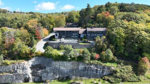 Blowing Rock Hotel | Cliff Dwellers Inn