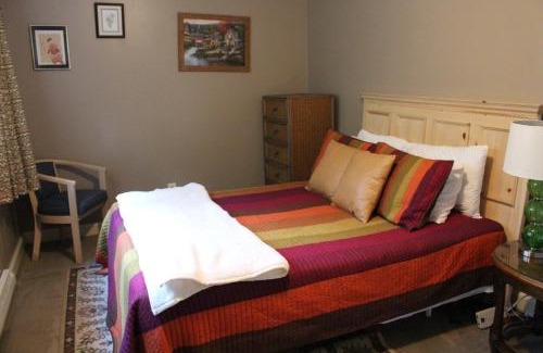 Blowing Rock Hotel | Cliff Dwellers Inn