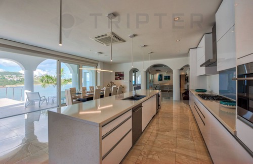 Philipsburg Villa | Cliff-side villa with sea views in Guana Bay - Amalia by TRIPTER