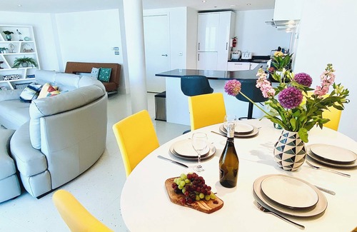 Newquay City Centre Apartment | Cliff- top apartment with breathtaking sea views, Newquay, Cornwall