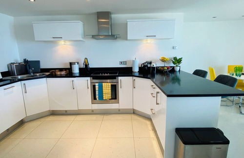 Newquay City Centre Apartment | Cliff- top apartment with breathtaking sea views, Newquay, Cornwall