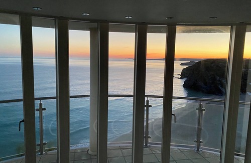 Newquay City Centre Apartment | Cliff- top apartment with breathtaking sea views, Newquay, Cornwall