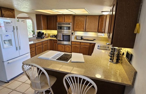 Page House | Cliff Views, Hot Tub, Kayaks, Boat Parking, SUPs, Pool Table, Fire Pit, Golf, Air Hockey, Ping Pong