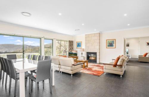 Katoomba House | Cliffnest House