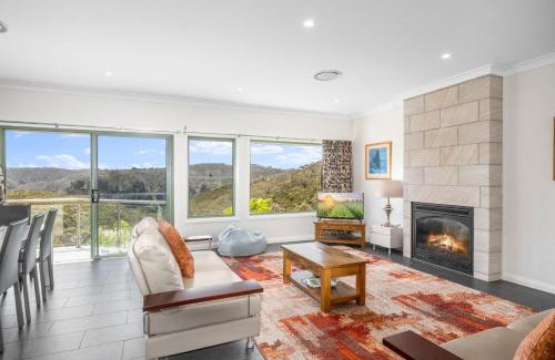 Katoomba House | Cliffnest House