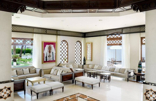 El Hadaba Hotel | Cliffside Family Resort | 4 Relaxing Rooms, Beach, Pools & All-Day Fun