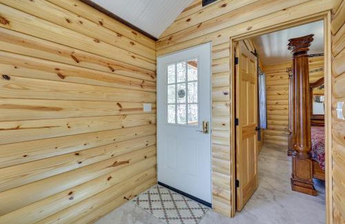 Eureka Springs House | Cliffside Eureka Springs Cabin with Beaver Lake View