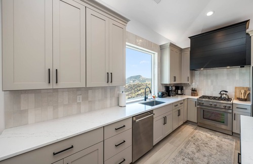 Toquerville House | Cliffside Modern Villa ~ Hot Tub/Stunning Views