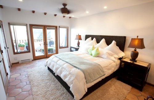 Avalon Villa | Cliffside Villa W Ocean Views & Balcony