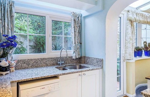 Montpelier House | Clifton Cottage - by Brighton Holiday Lets