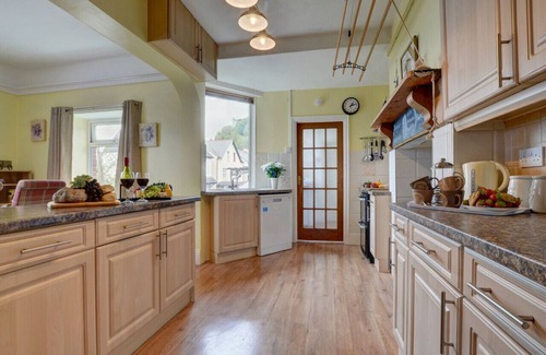 Lynton House | Clifton House - Five Bedroom House, Sleeps 10
