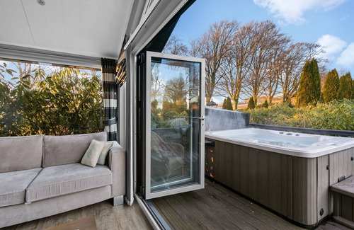 Brayford Cabin | Clifton Lodge, Kentisbury Grange - a lodge that sleeps 4 guests in 2 bedrooms