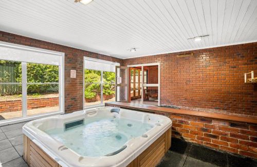 Clifton Springs House | Clifton Springs Ocean View House With Woodfire Oven and BBQ