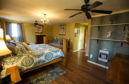 Pine Ridge House | Climb On Inn- Whole Property - 3 Units - Red River Gorge KY