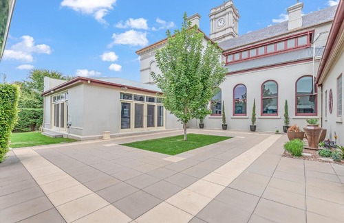 Echuca Hotel | Clocktower Suites