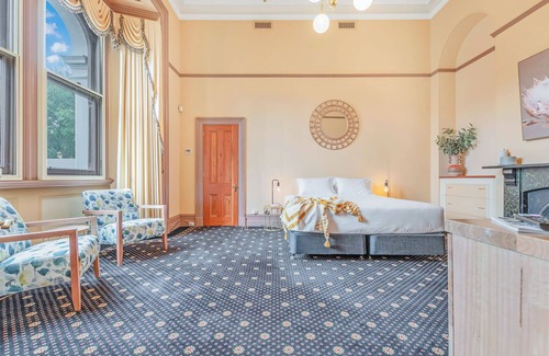 Echuca Hotel | Clocktower Suites