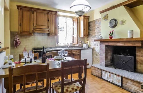 Cascine-La Croce Apartment | Clorinda, apartment, pool, WiFi. Walk to village.