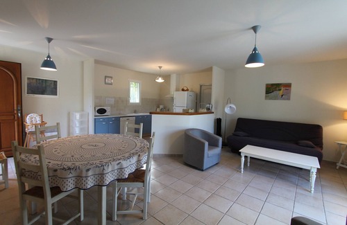 Graveson House | Clos Christol B is a beautiful holiday home for 7 people with private pool in Graveson, Provence.