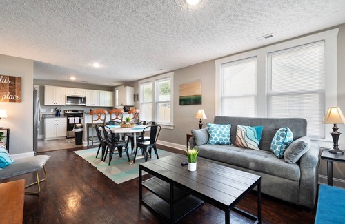 Buckroe Beach House | Close Beach Access - 150 Yards to Fishing Pier!