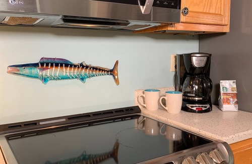 Morehead City House | Close to AB/Beaufort, 4 bikes, private patio, beach supplies, games for kids