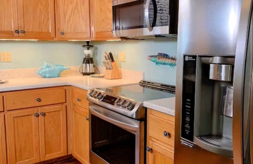 Morehead City House | Close to AB/Beaufort, 4 bikes, private patio, beach supplies, games for kids
