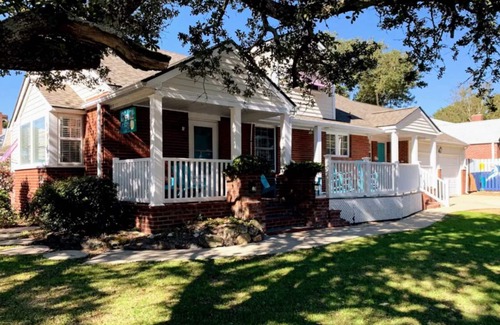 Morehead City House | Close to AB/Beaufort, 4 bikes, private patio, beach supplies, games for kids