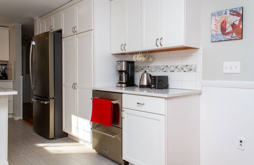 Wolfeboro House | Close to Beach, Downtown, Hiking & more! Outdoor sauna available to add!