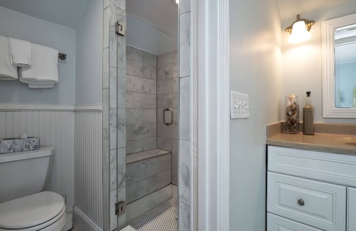 Spinnaker Beachhouses House | Close to Beach! Professionally Decorated! Pet Friendly! Amenity Cards!