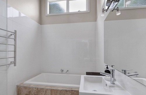 Warrnambool House | Close to beach, restaurants and town center.