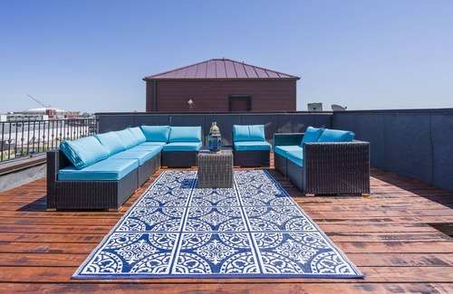 Downtown Memphis House | Close to Beale- private garage- roof top deck-videogames