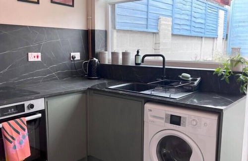 Merthyr Tydfil House | Close to BPW and Brecon Beacons