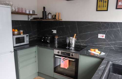 Merthyr Tydfil House | Close to BPW and Brecon Beacons