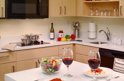 Burlington Apartment | Close to Burlington Mall! FREE Breakfast & Parking, Pool, Pet-friendly Property!