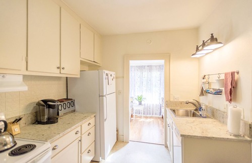 Eugene House | Close To Campus, 2 BR Home With Abundant Charm- Clean!