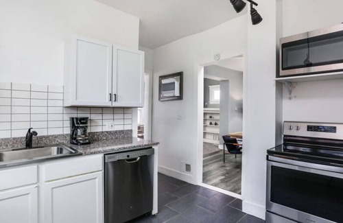 Detroit House | Close to Downtown and Midtown - Sleeps 12