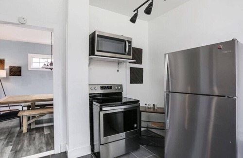 Detroit House | Close to Downtown and Midtown - Sleeps 12