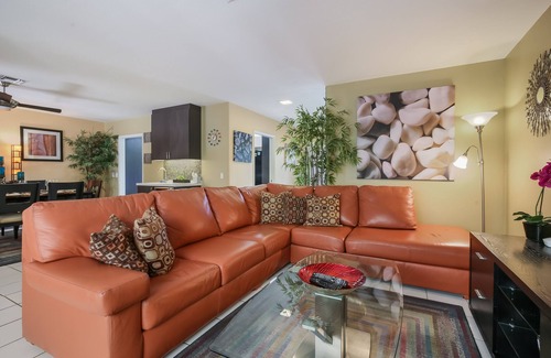 Tahquitz River Estates House | Close to Downtown Palm Springs! Great Location!