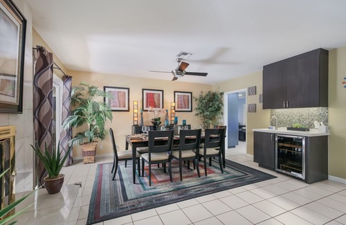 Tahquitz River Estates House | Close to Downtown Palm Springs! Great Location!
