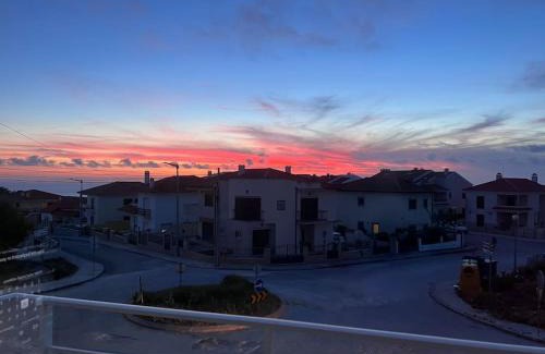 Nazare Apartment | Close to Everything Bright Modern Apartment