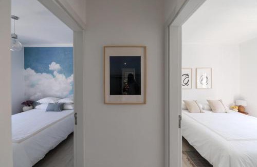 Nazare Apartment | Close to Everything Bright Modern Apartment