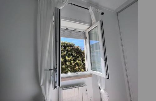 Nazare Apartment | Close to Everything Bright Modern Apartment