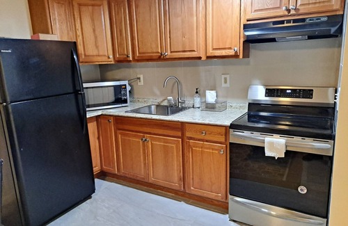Edenwald Apartment | Close to everything NYC. A bus ride, subway, movie Centre, and shopping mall.