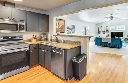Larkspur House | Close to Everything! Quiet Retreat in Bend