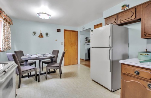Niagara Falls House | Close to Fall Charming 3-bedroom House with AC and WiFi in amazing Niagara Falls